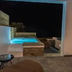 Lareroom 3 σπίτι μπροστά στη παραλία με μικρή πισίνα * Kythnos