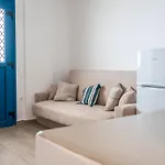 Lareroom 3 σπίτι μπροστά στη παραλία με μικρή πισίνα