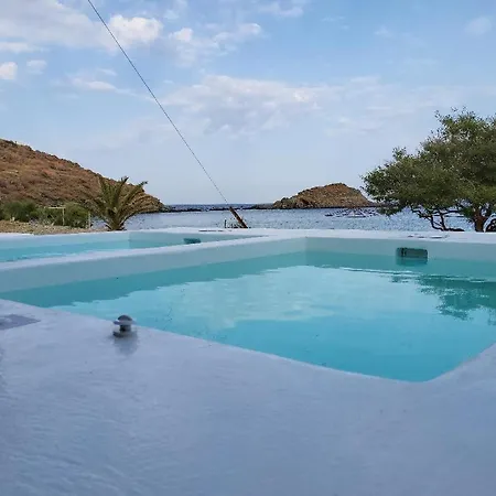 Lareroom 3 σπίτι μπροστά στη παραλία με μικρή πισίνα Semesterbostad Kithnos