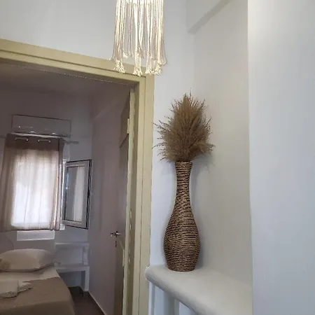 Lareroom 3 σπίτι μπροστά στη παραλία με μικρή πισίνα *