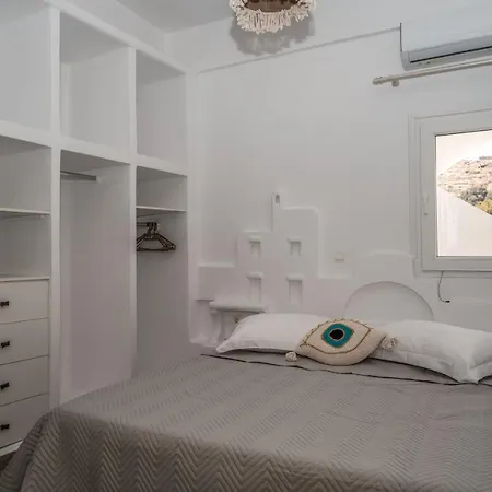 Lareroom 3 σπίτι μπροστά στη παραλία με μικρή πισίνα * Kythnos