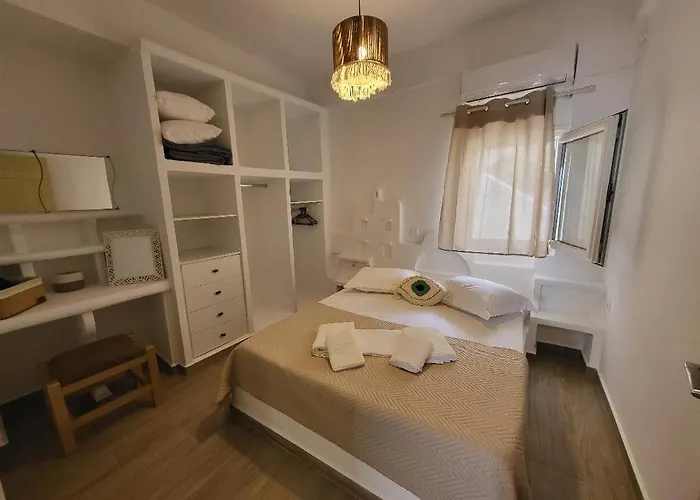 Semesterbostad Lareroom 3 σπίτι μπροστά στη παραλία με μικρή πισίνα