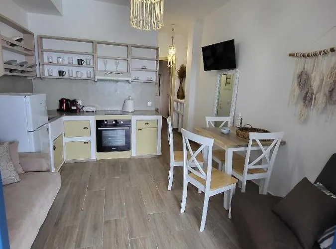 Lareroom 3 σπίτι μπροστά στη παραλία με μικρή πισίνα Semesterbostad Kithnos