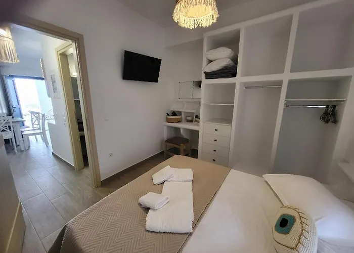 Semesterbostad Lareroom 3 σπίτι μπροστά στη παραλία με μικρή πισίνα