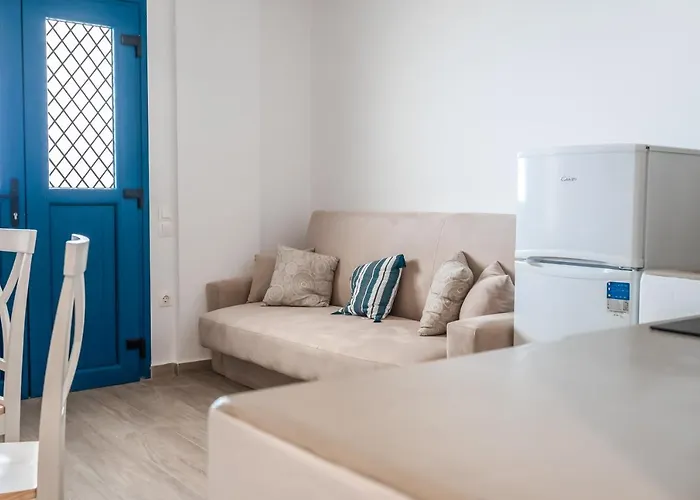 Lareroom 3 σπίτι μπροστά στη παραλία με μικρή πισίνα