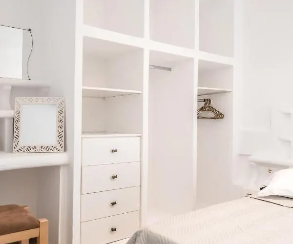 Lareroom 3 σπίτι μπροστά στη παραλία με μικρή πισίνα *