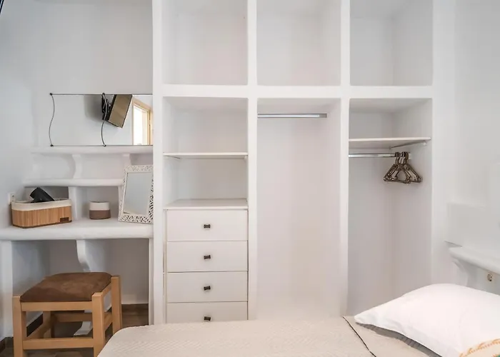 Lareroom 3 σπίτι μπροστά στη παραλία με μικρή πισίνα Kithnos