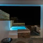 Casa de Férias Lareroom 3 σπίτι μπροστά στη παραλία με μικρή πισίνα Kithnos