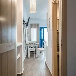 Lareroom 3 σπίτι μπροστά στη παραλία με μικρή πισίνα * Kythnos