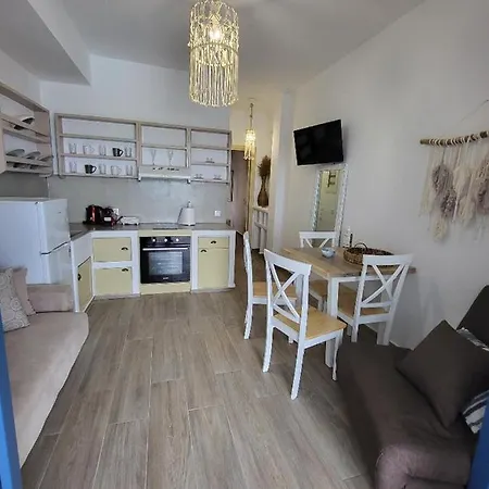 Lareroom 3 σπίτι μπροστά στη παραλία με μικρή πισίνα Nyaraló Kíthnosz