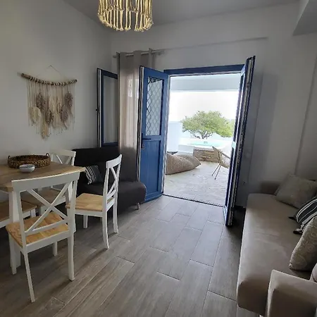 Lareroom 3 σπίτι μπροστά στη παραλία με μικρή πισίνα