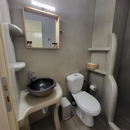 Lareroom 3 σπίτι μπροστά στη παραλία με μικρή πισίνα Nyaraló