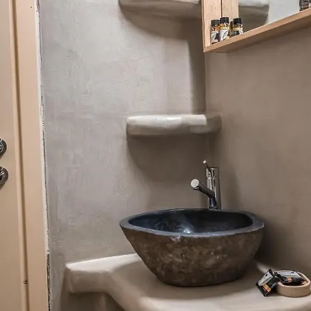 Lareroom 3 σπίτι μπροστά στη παραλία με μικρή πισίνα