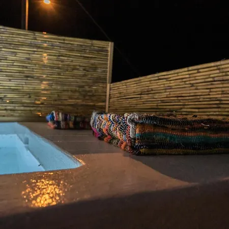 Lareroom 3 σπίτι μπροστά στη παραλία με μικρή πισίνα Nyaraló Kíthnosz