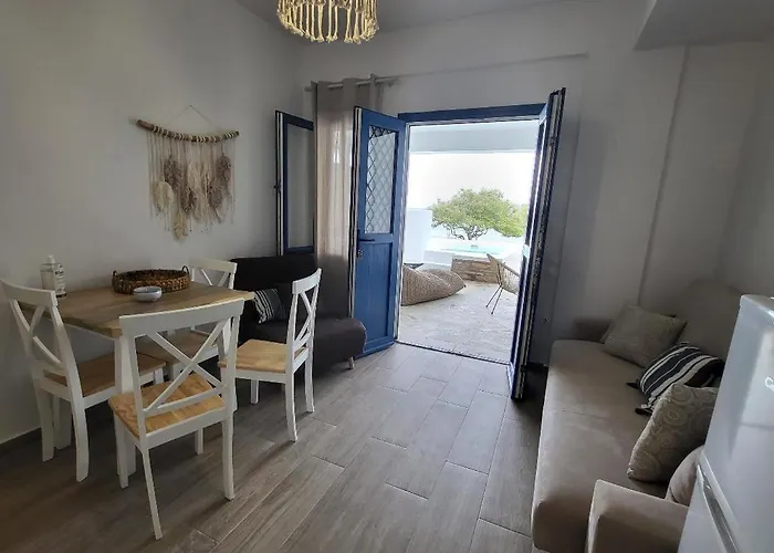 Lareroom 3 σπίτι μπροστά στη παραλία με μικρή πισίνα