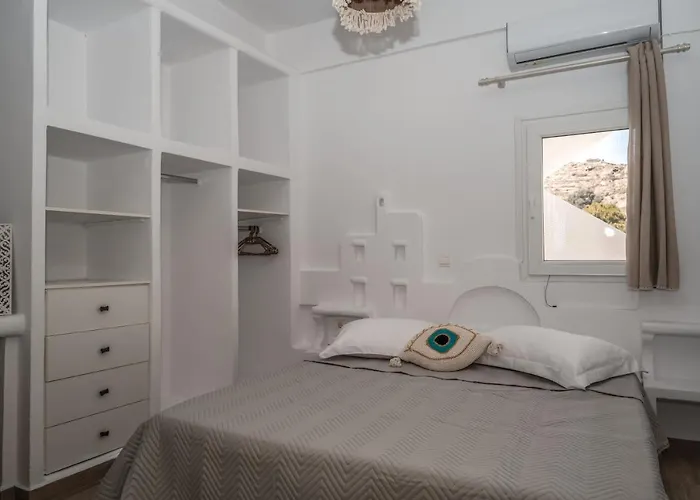 Lareroom 3 σπίτι μπροστά στη παραλία με μικρή πισίνα * Kithnos