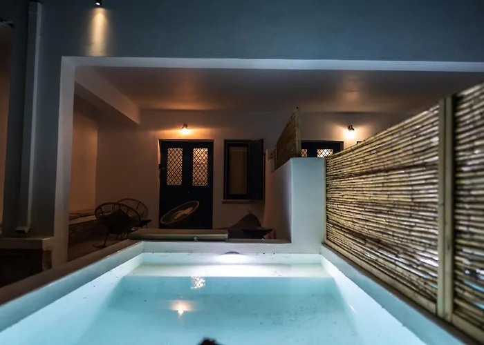 Lareroom 3 σπίτι μπροστά στη παραλία με μικρή πισίνα Kithnos