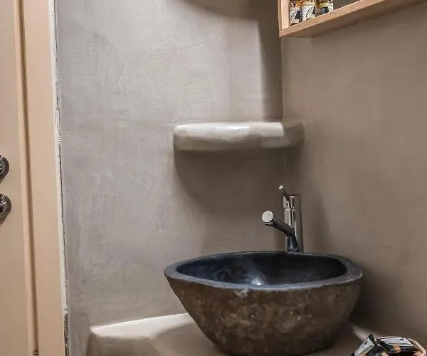 Lareroom 3 σπίτι μπροστά στη παραλία με μικρή πισίνα