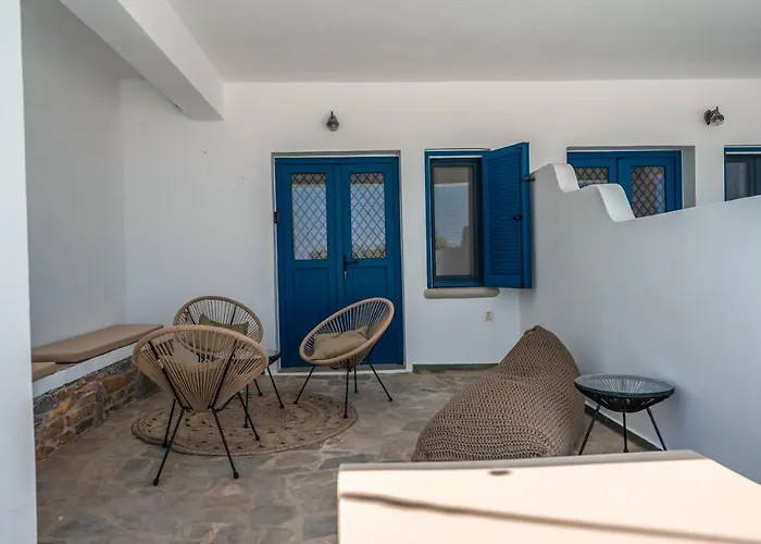 Lareroom 3 σπίτι μπροστά στη παραλία με μικρή πισίνα * Kithnos