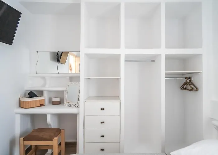 Lareroom 3 σπίτι μπροστά στη παραλία με μικρή πισίνα * Kithnos