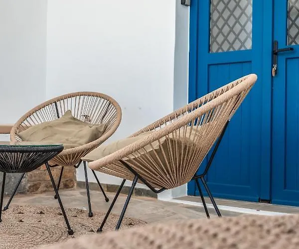 Lareroom 3 σπίτι μπροστά στη παραλία με μικρή πισίνα Kithnos